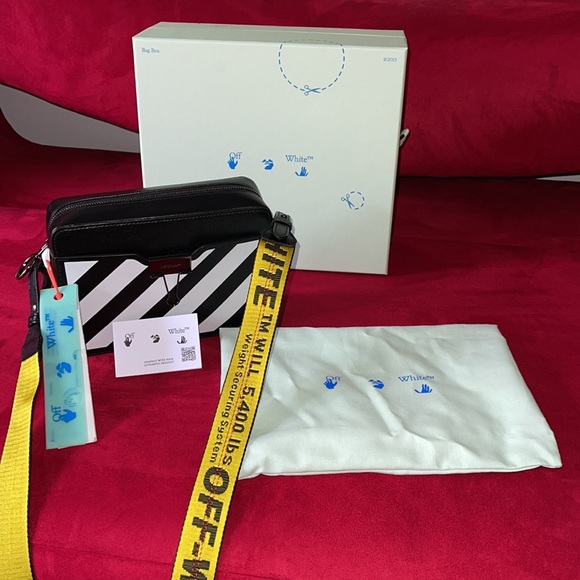 *NEW* Off-White Messenger/Over the shoulder bag! - Picture 1 of 8